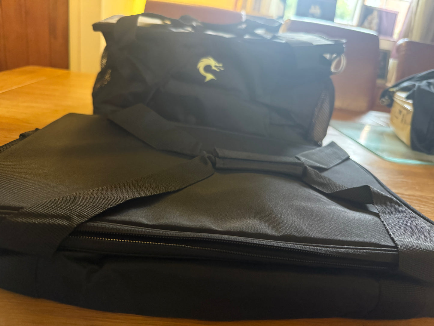 Travel tote collapsible