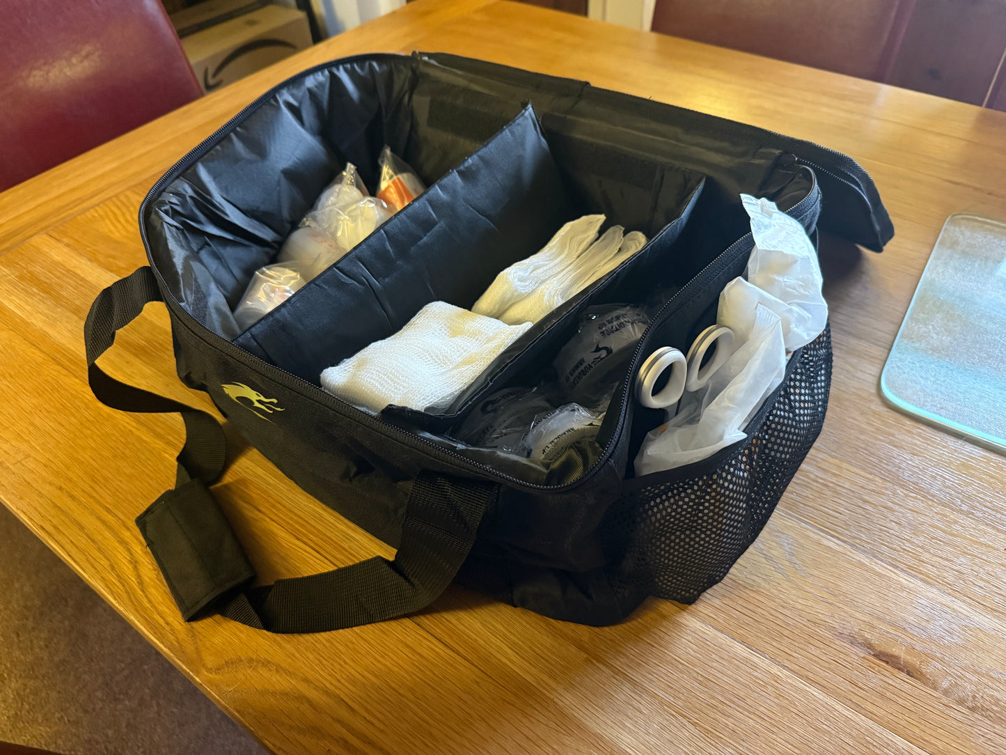 Travel tote collapsible