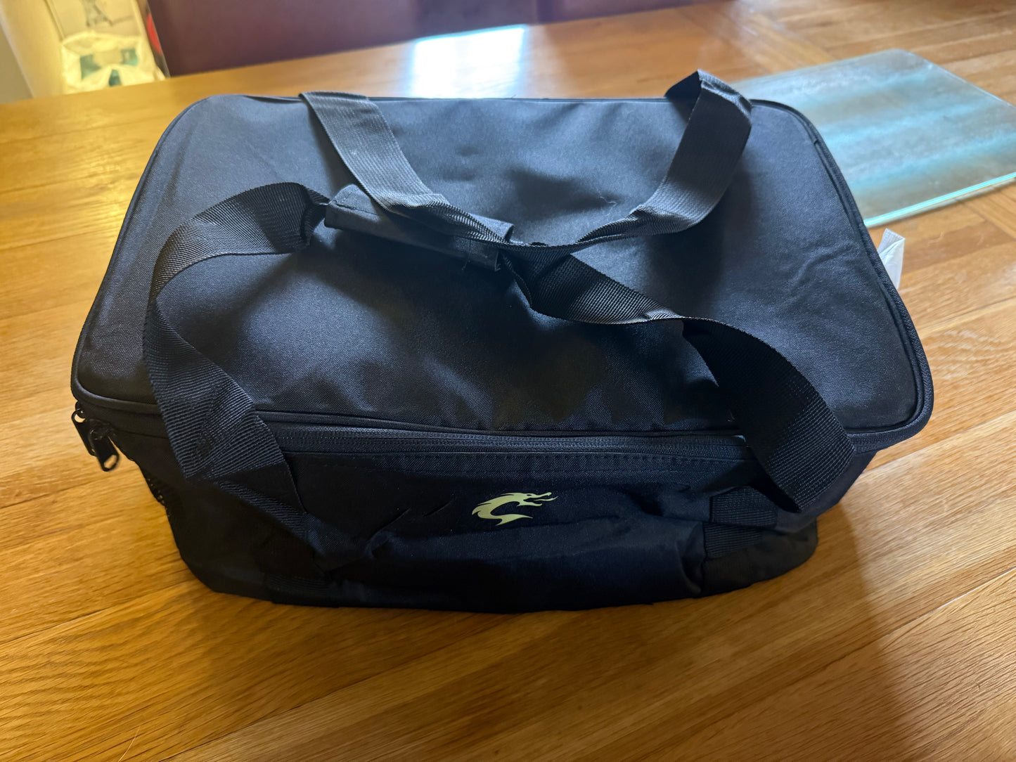 Travel tote collapsible